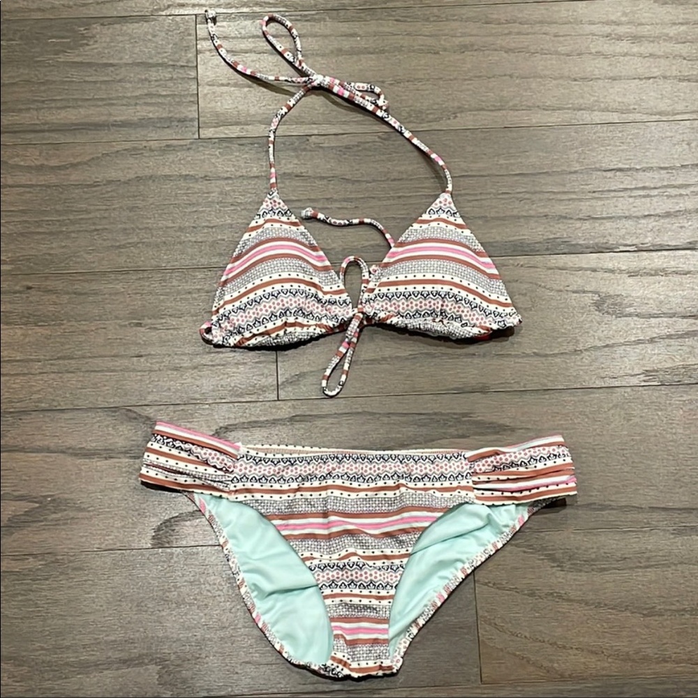 NWOT Victoria’s Secret Triangle Bikini Top and Bottom - Size M